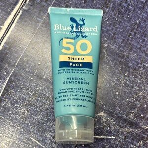 Sheer Face Mineral Sunscreen SPF 50 — Light Teal